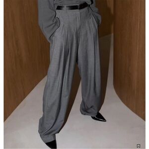 THE FRANKIE SHOP GELSO PLEATED TROUSERS
- DARK GREY MELANGE